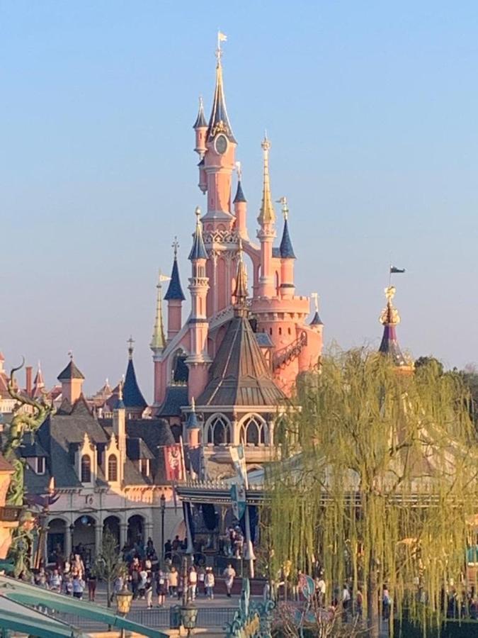Studio Disneyland Paris Holidays Montévrain Exteriör bild